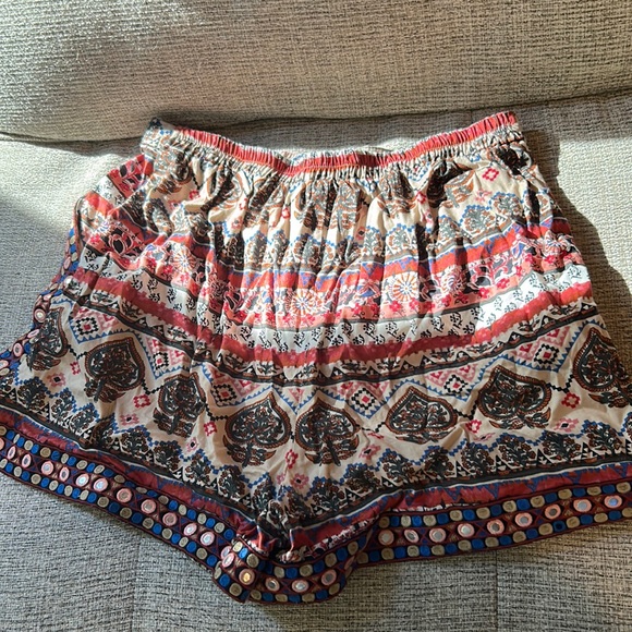 Exhilaration ETHNIC BOHEMIAN BUSTIER Crop top with Shorts - Picture 6 of 9